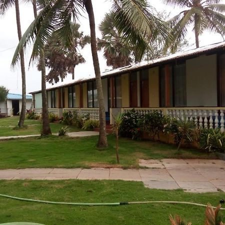 Rock Bite Hotel Morjim Ngoại thất bức ảnh