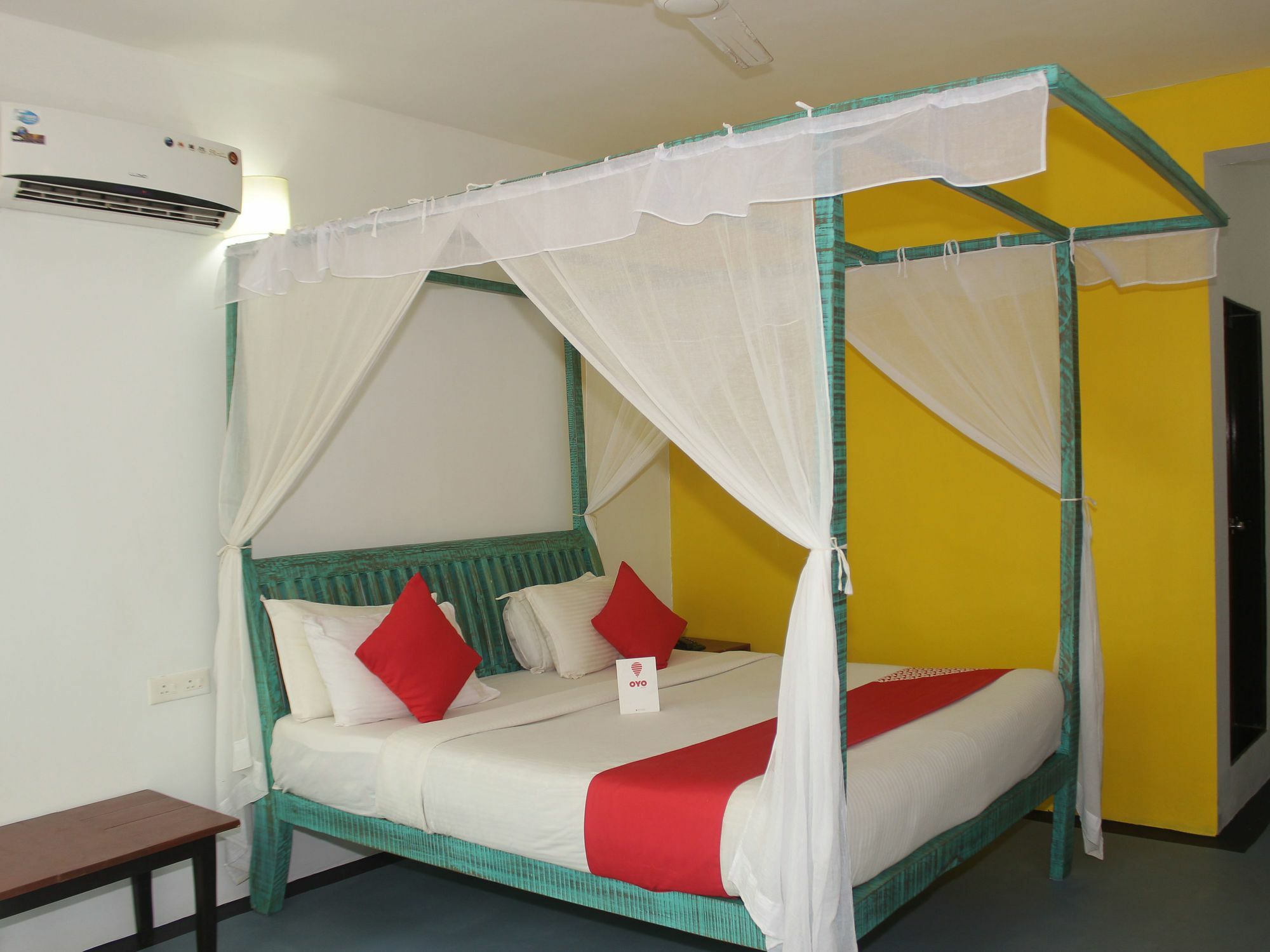 Rock Bite Hotel Morjim Ngoại thất bức ảnh