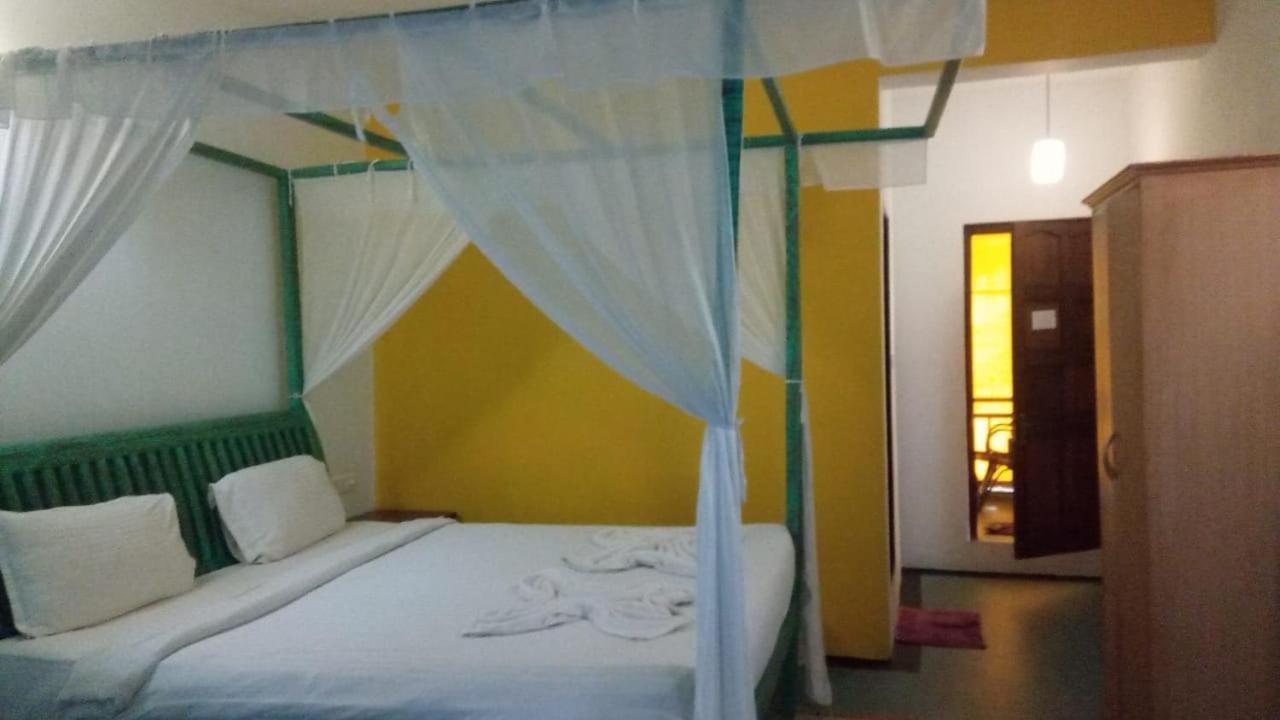 Rock Bite Hotel Morjim Ngoại thất bức ảnh