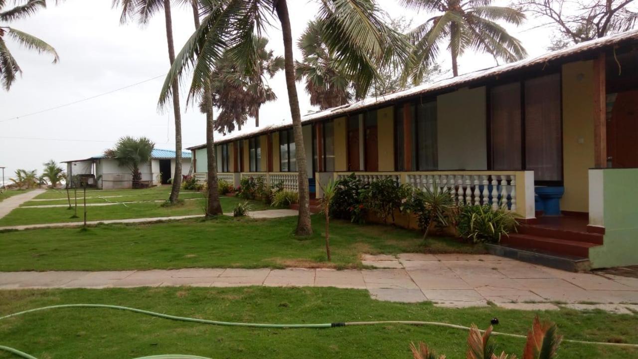 Rock Bite Hotel Morjim Ngoại thất bức ảnh